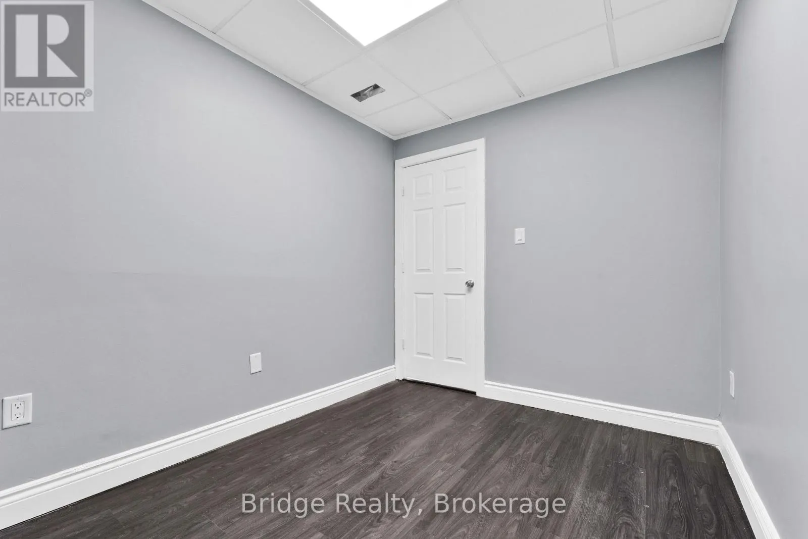 290 DUNDAS STREET