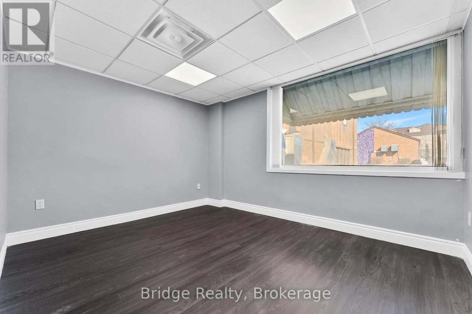 290 DUNDAS STREET