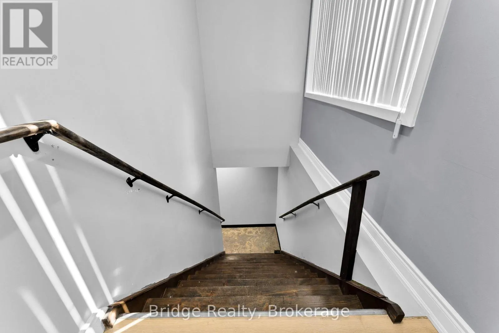 290 DUNDAS STREET