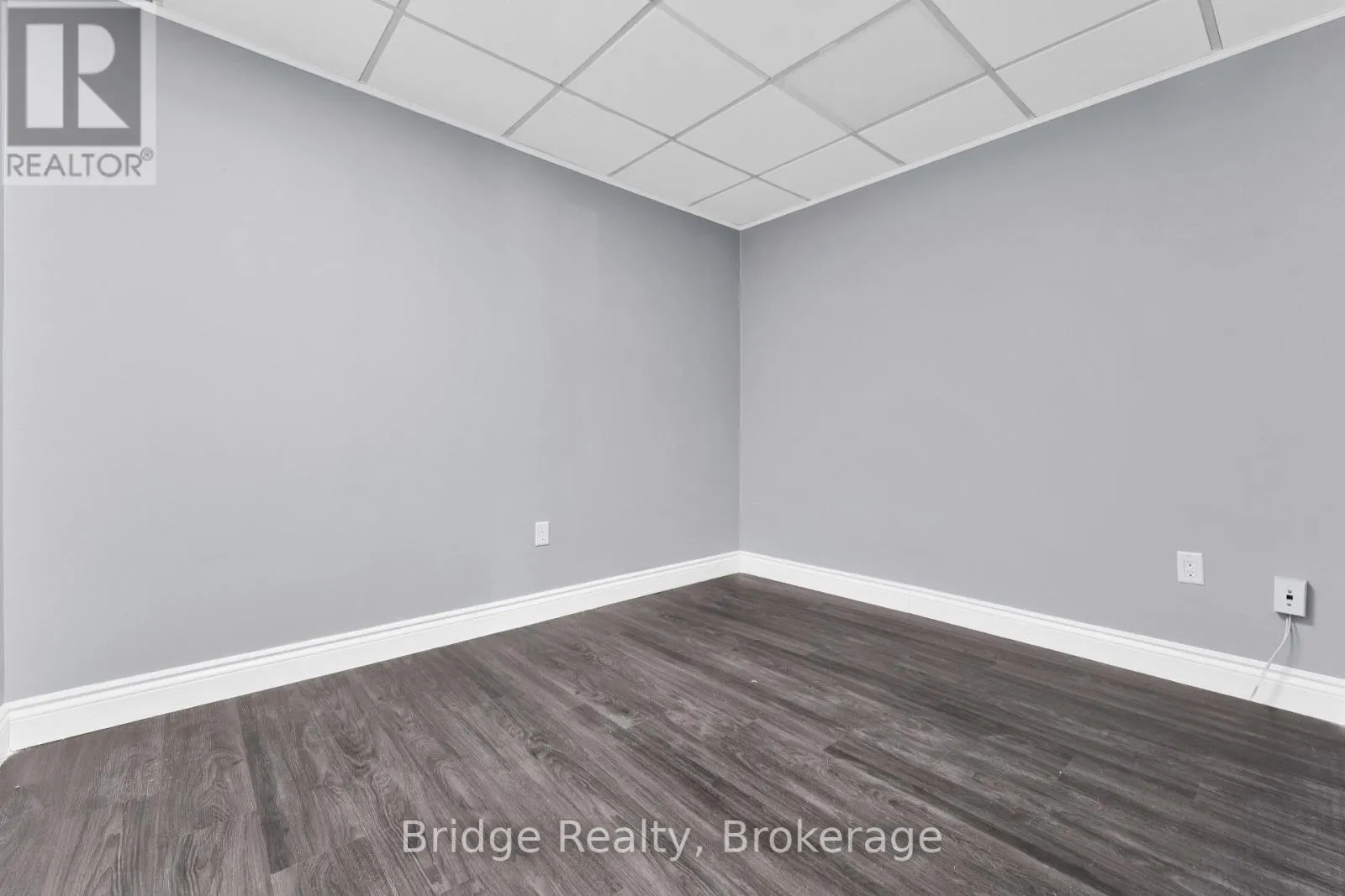 290 DUNDAS STREET