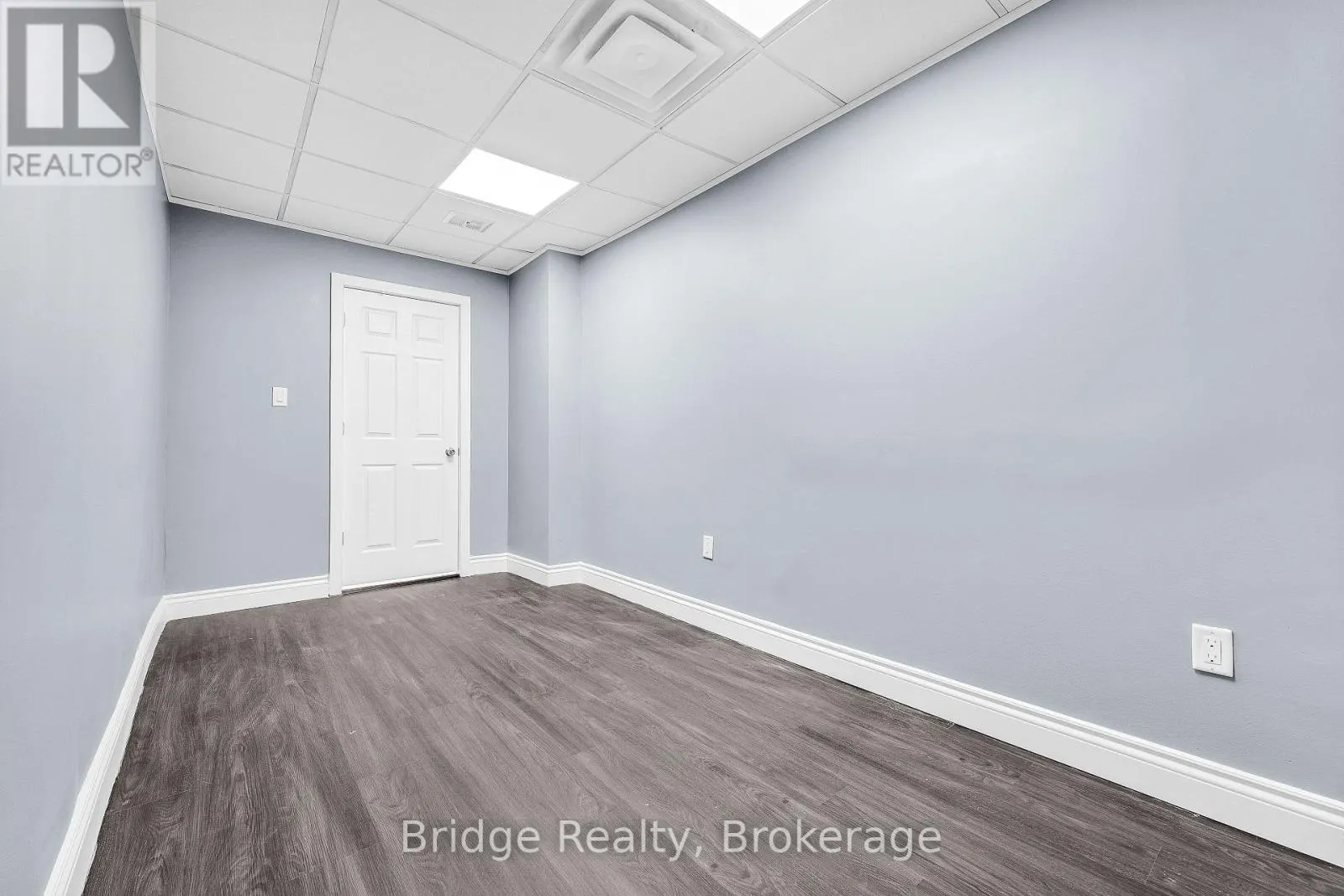 290 DUNDAS STREET