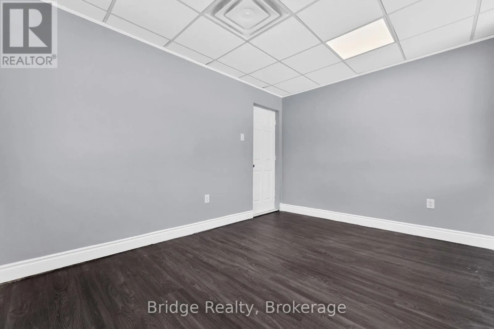 290 DUNDAS STREET