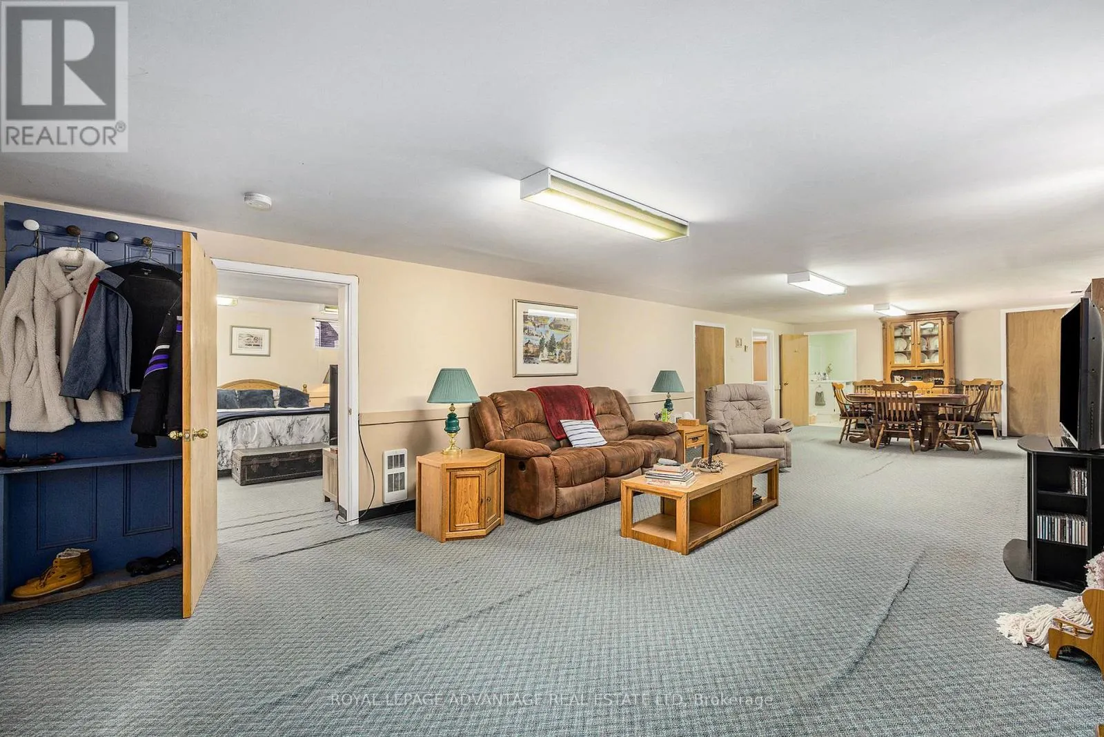 37 WILLIAM STREET E