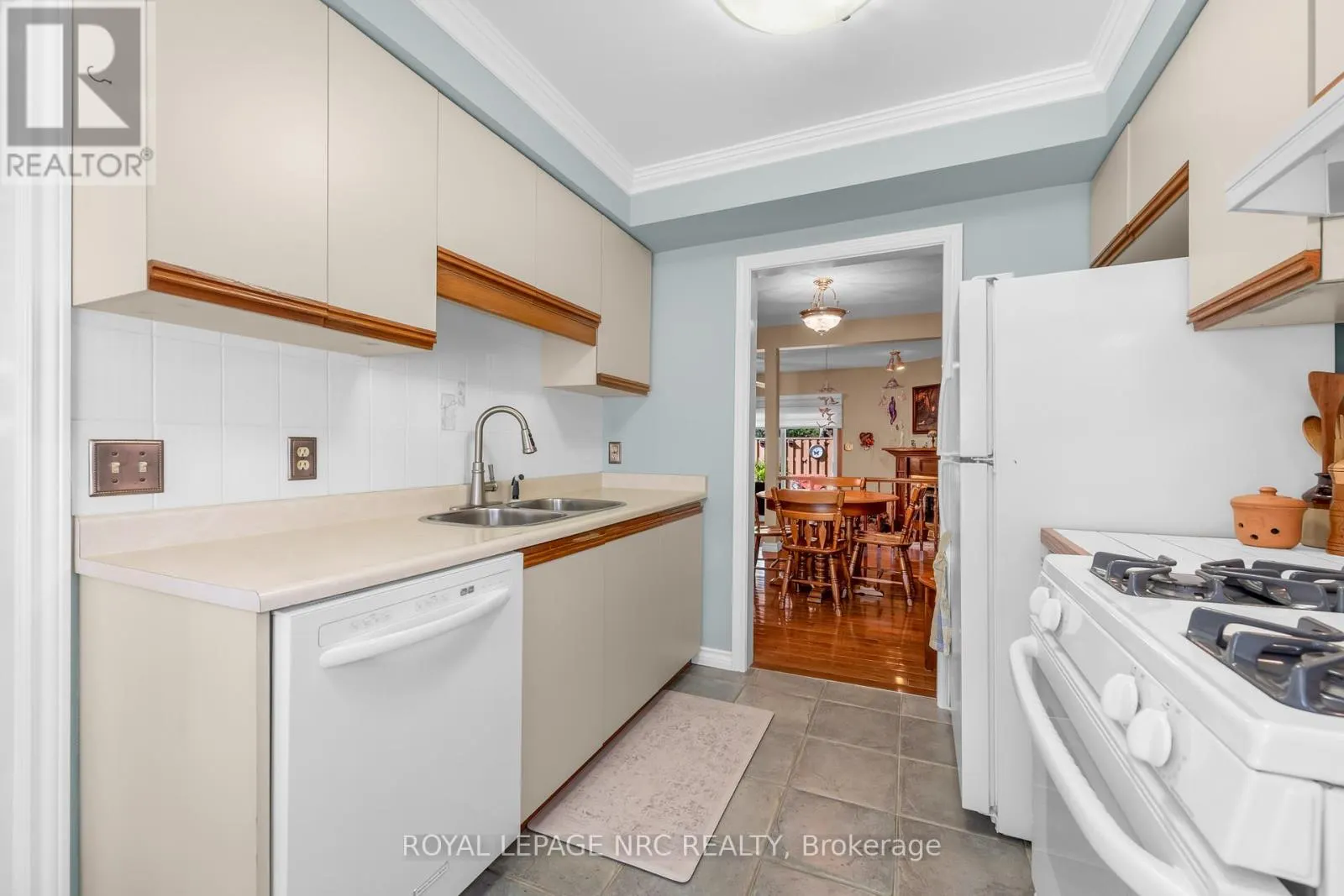 3 - 15 ELLINGTON AVENUE