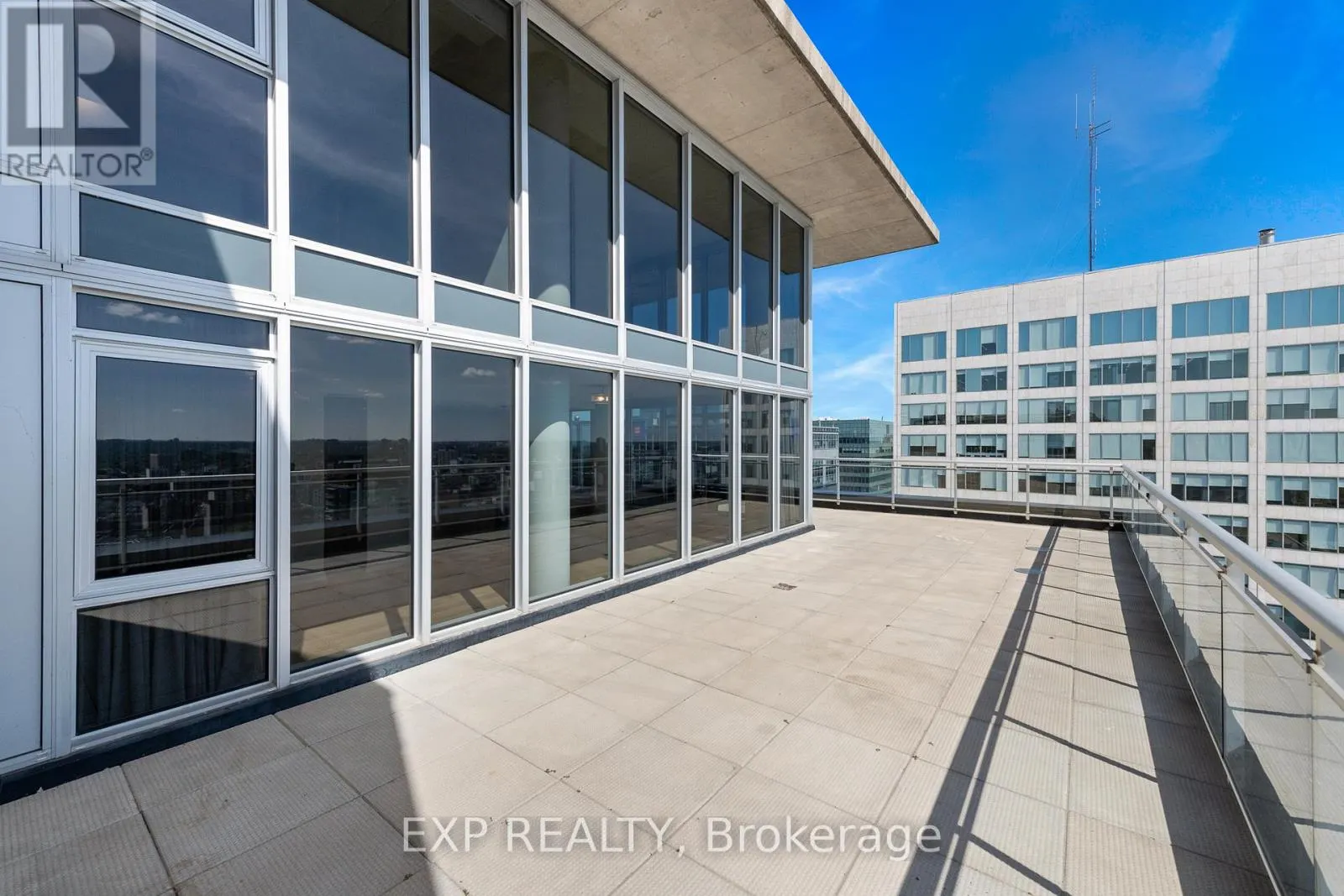 2309 - 324 LAURIER AVENUE W