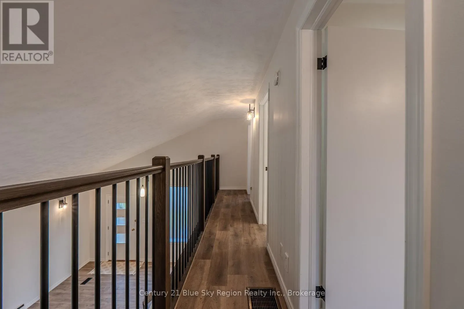 444 LANSDOWNE STREET E