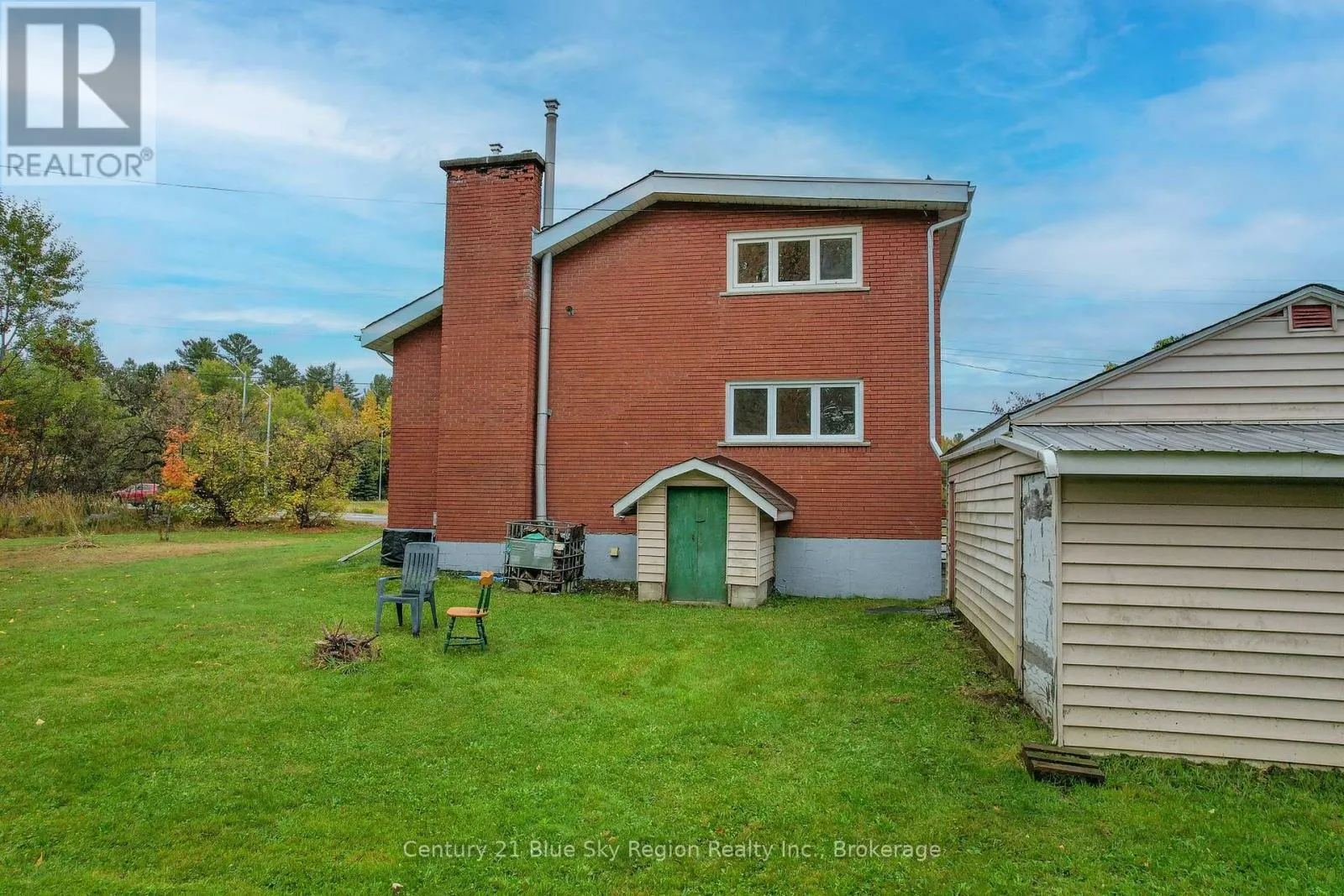 444 LANSDOWNE STREET E