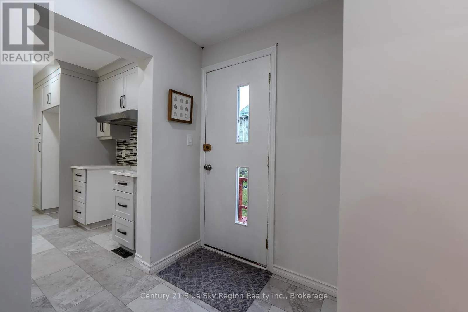444 LANSDOWNE STREET E