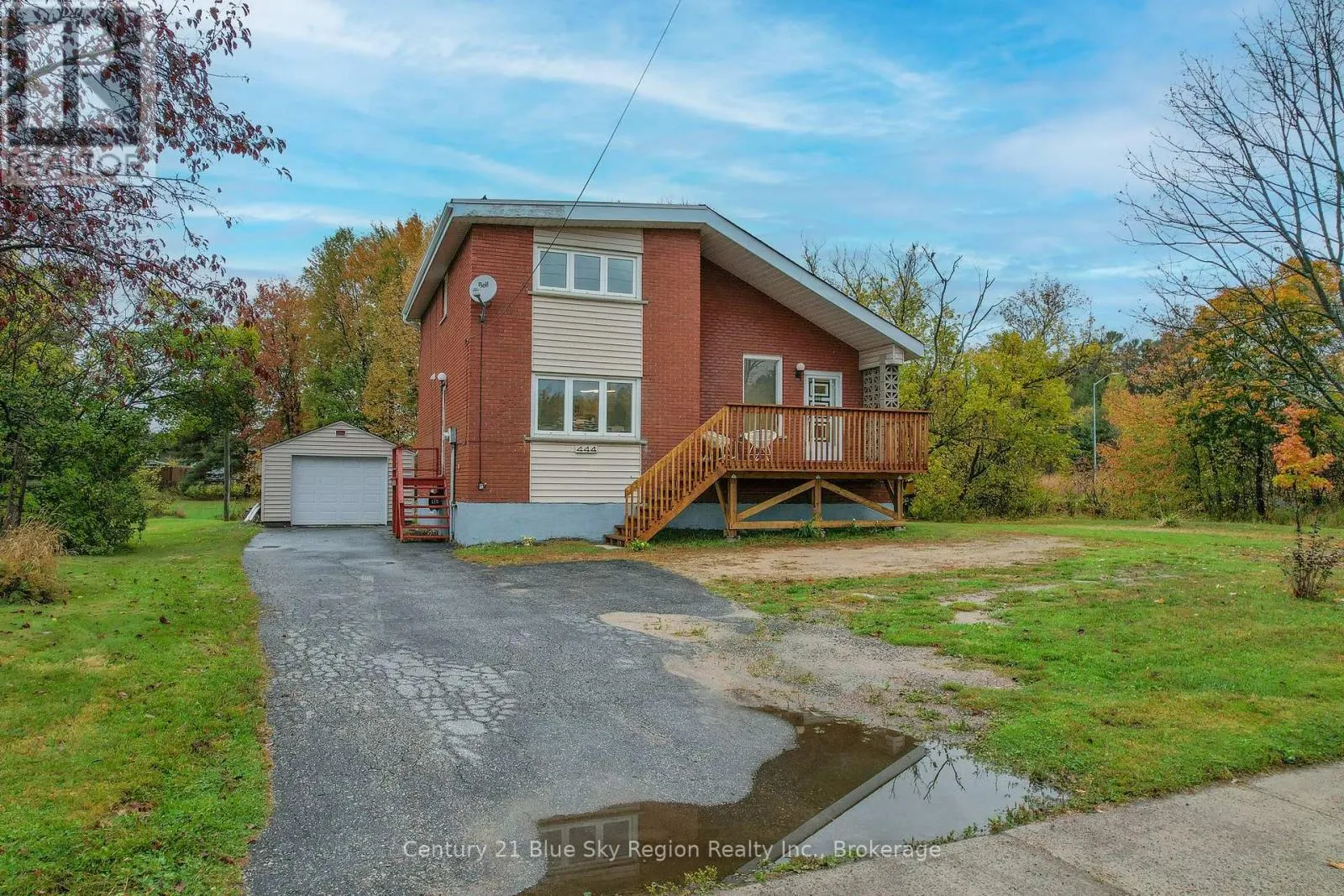 444 LANSDOWNE STREET E