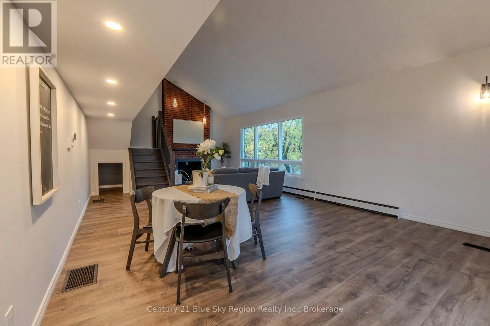 444 LANSDOWNE STREET E
