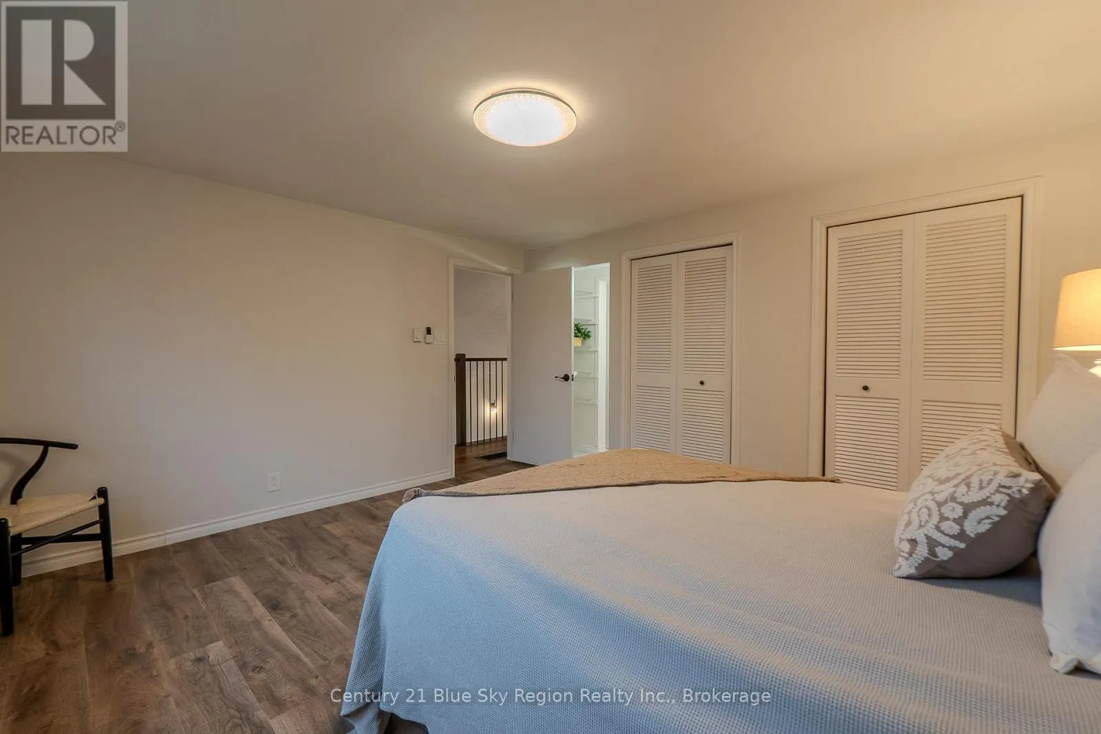 444 LANSDOWNE STREET E
