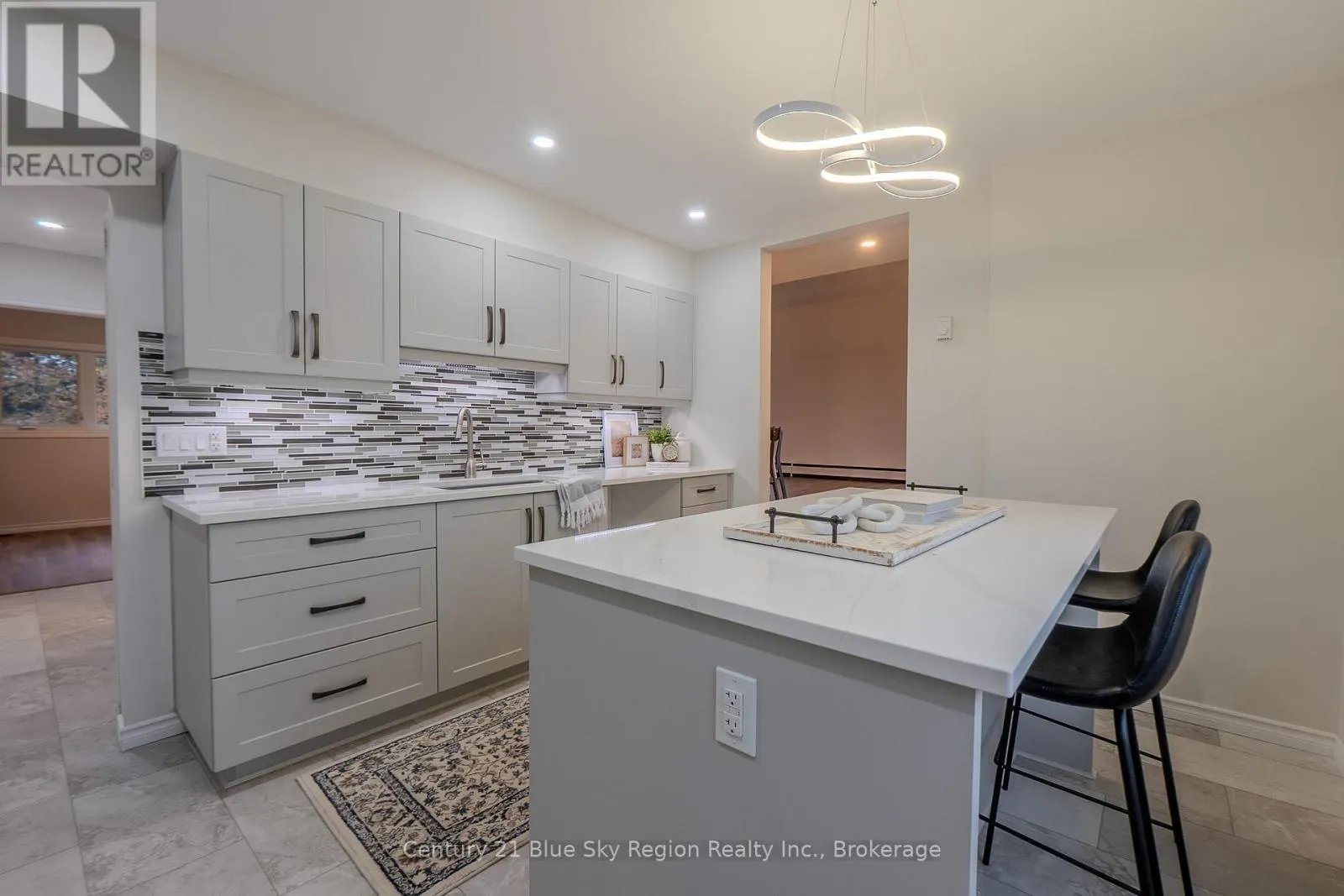 444 LANSDOWNE STREET E