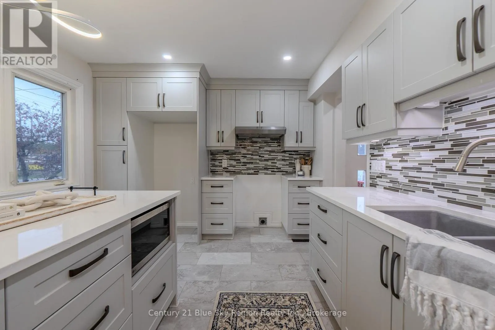444 LANSDOWNE STREET E