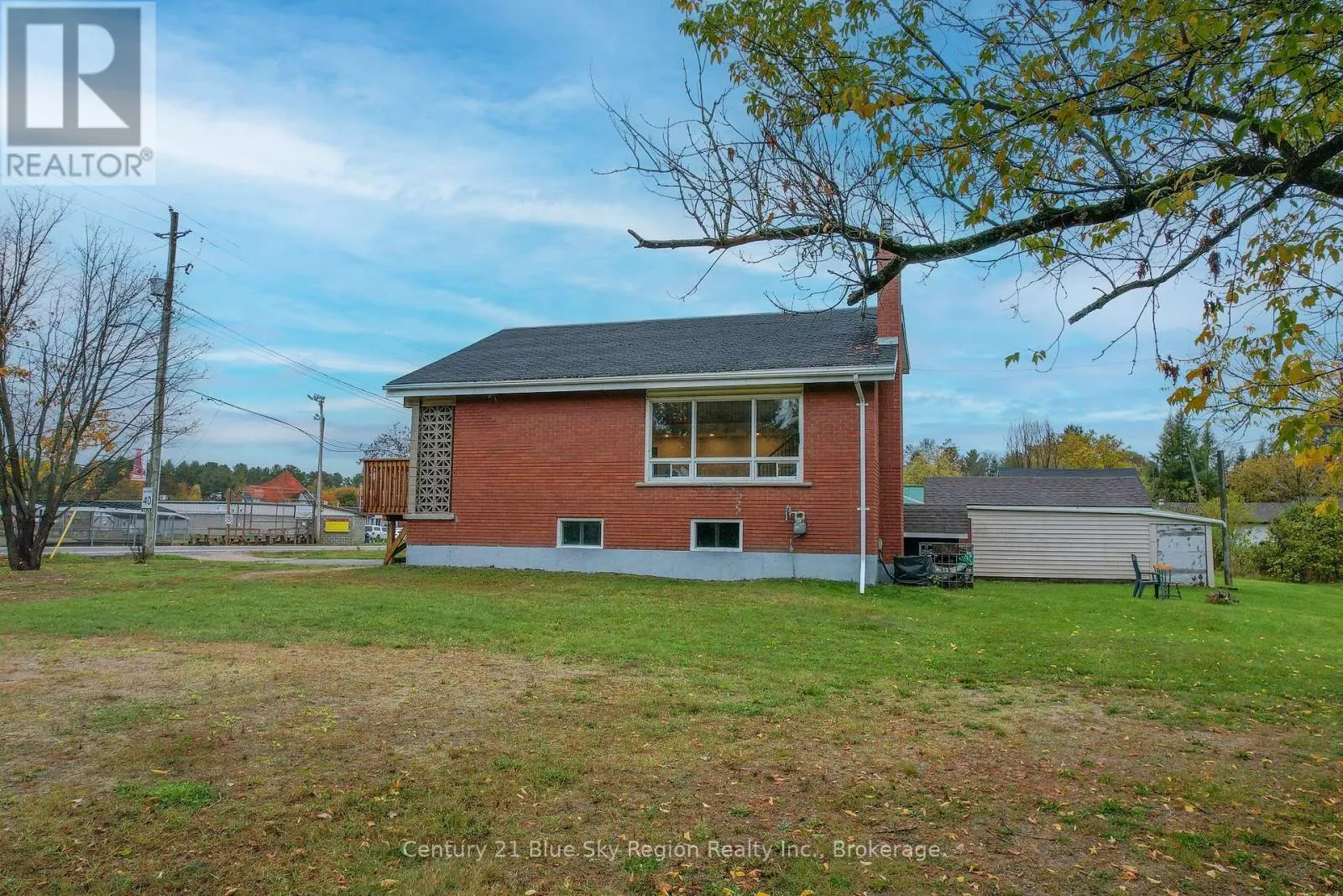 444 LANSDOWNE STREET E
