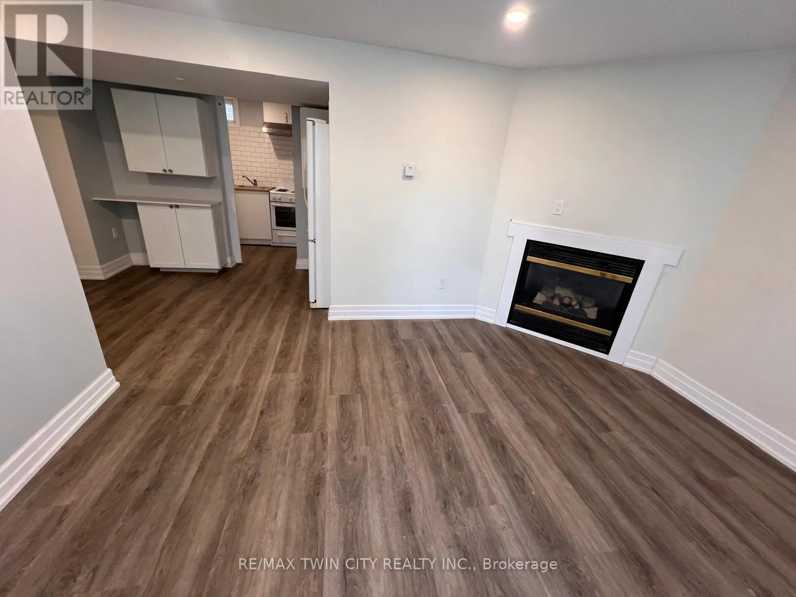 100 LAURIS AVENUE