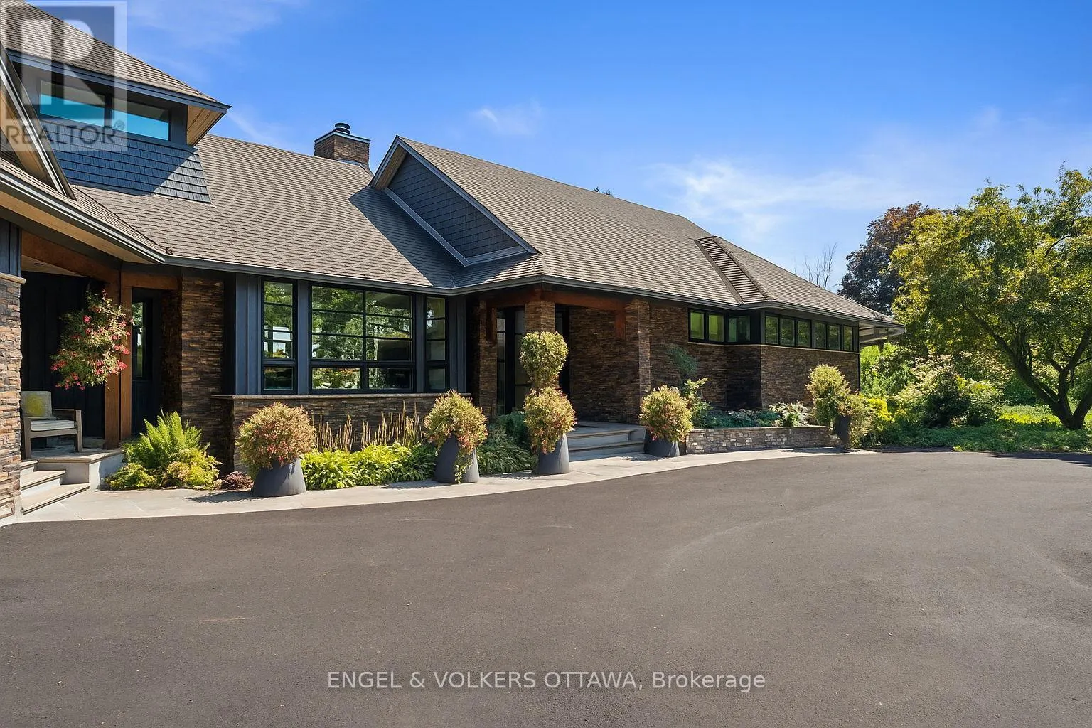 6351 RIDEAU VALLEY DRIVE N
