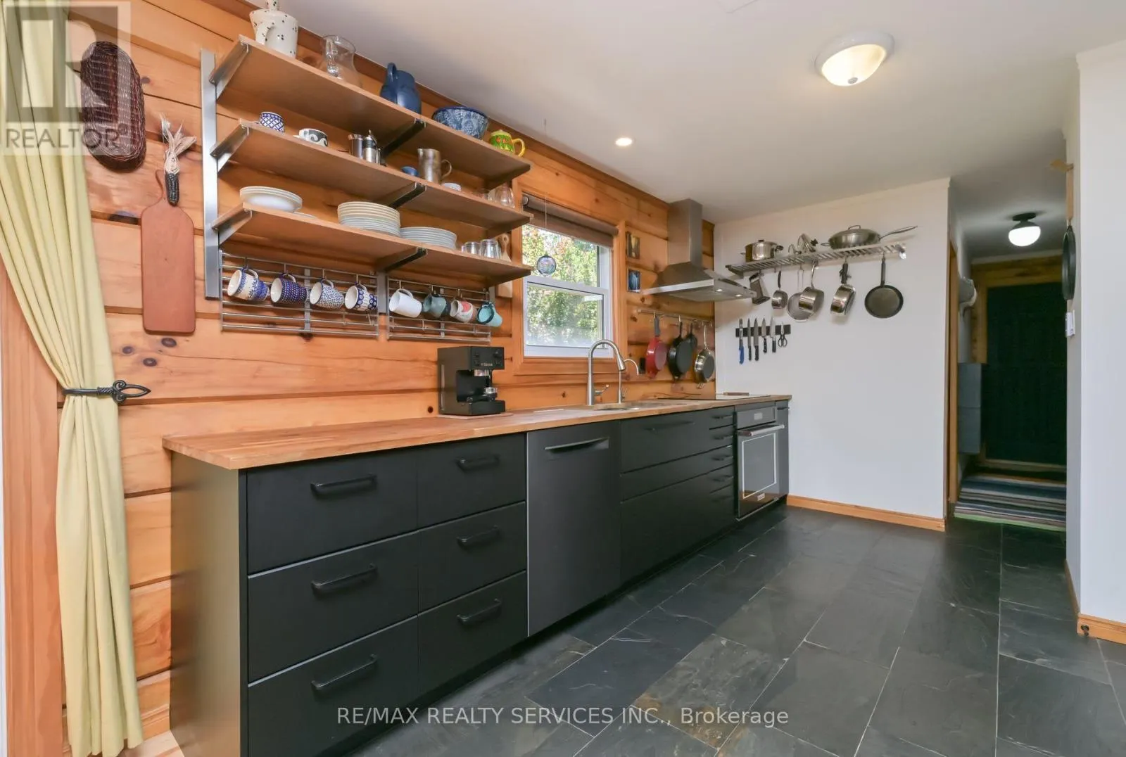 1 MOUNTAINVIEW ROAD