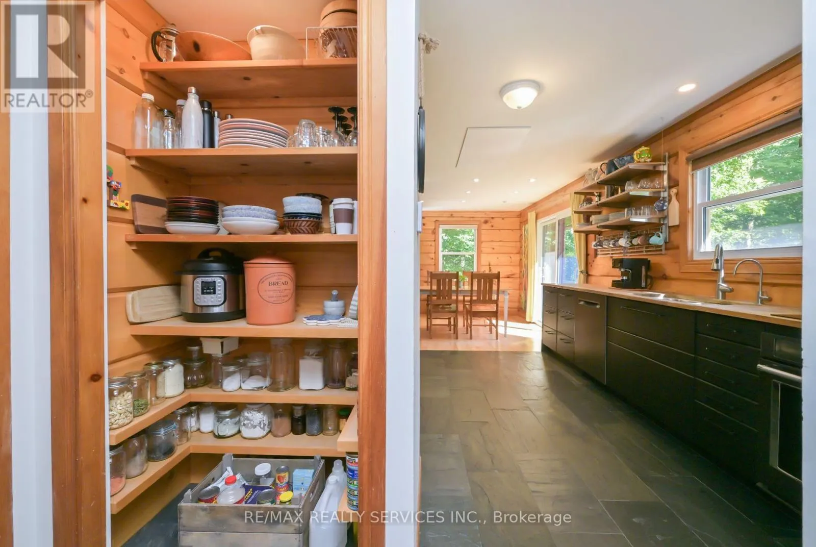1 MOUNTAINVIEW ROAD