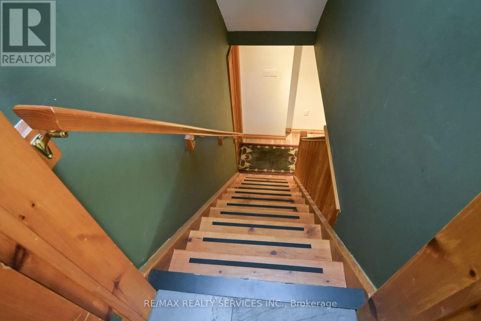 1 MOUNTAINVIEW ROAD