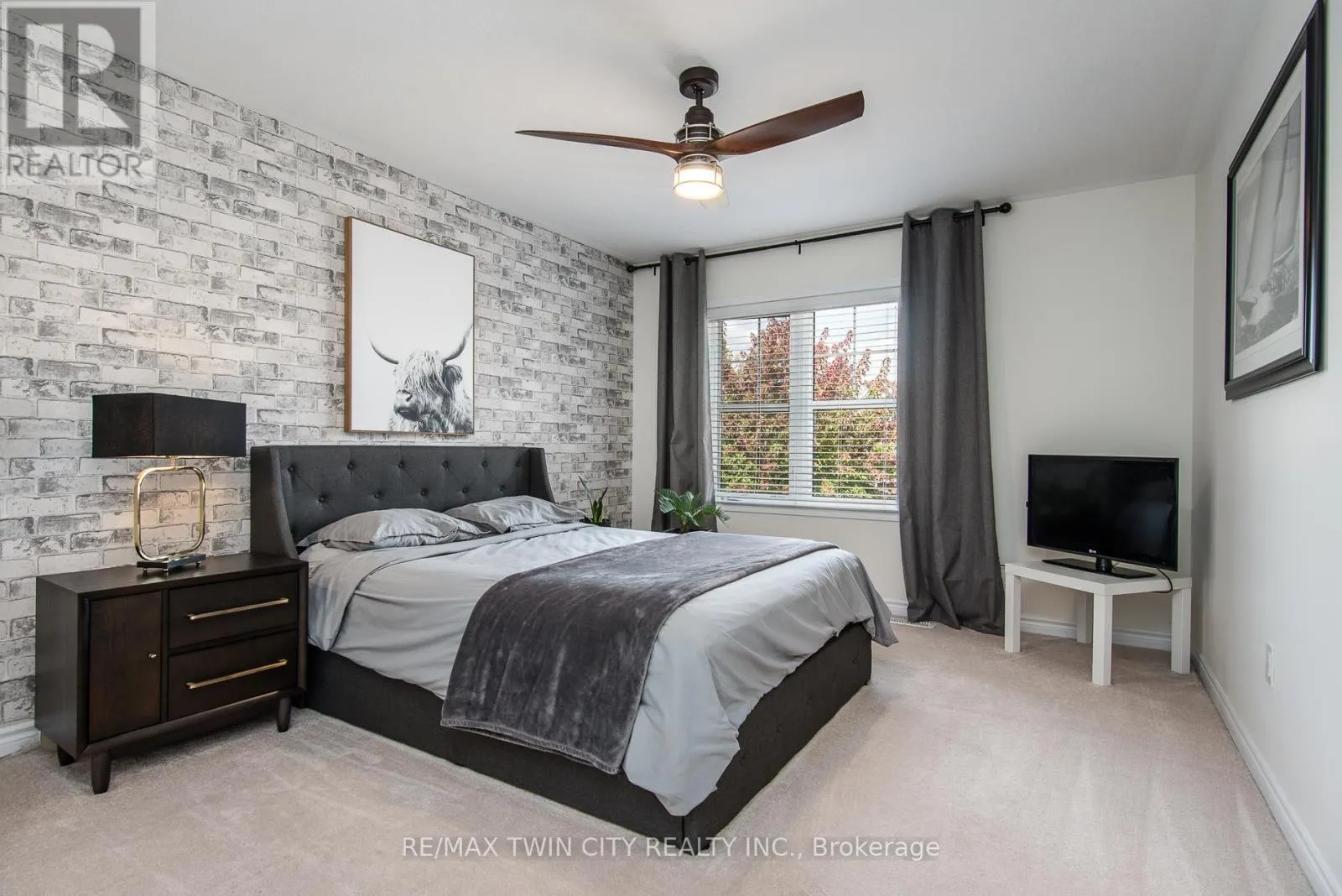232 SHADY GLEN CRESCENT