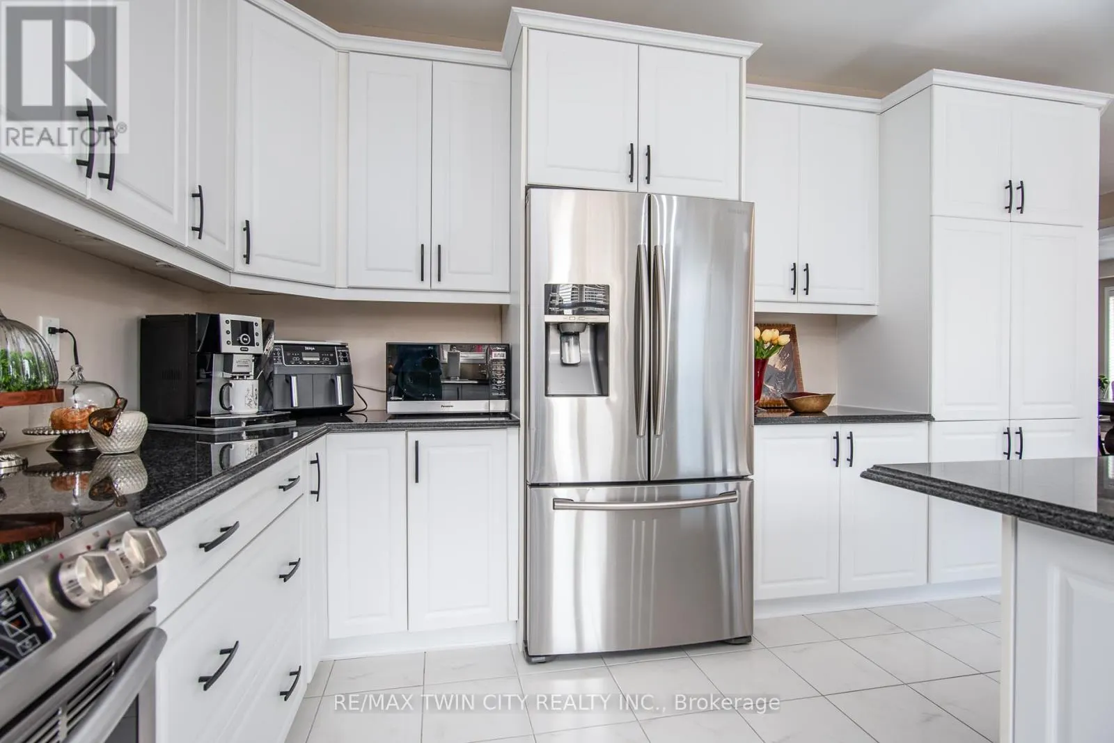 232 SHADY GLEN CRESCENT