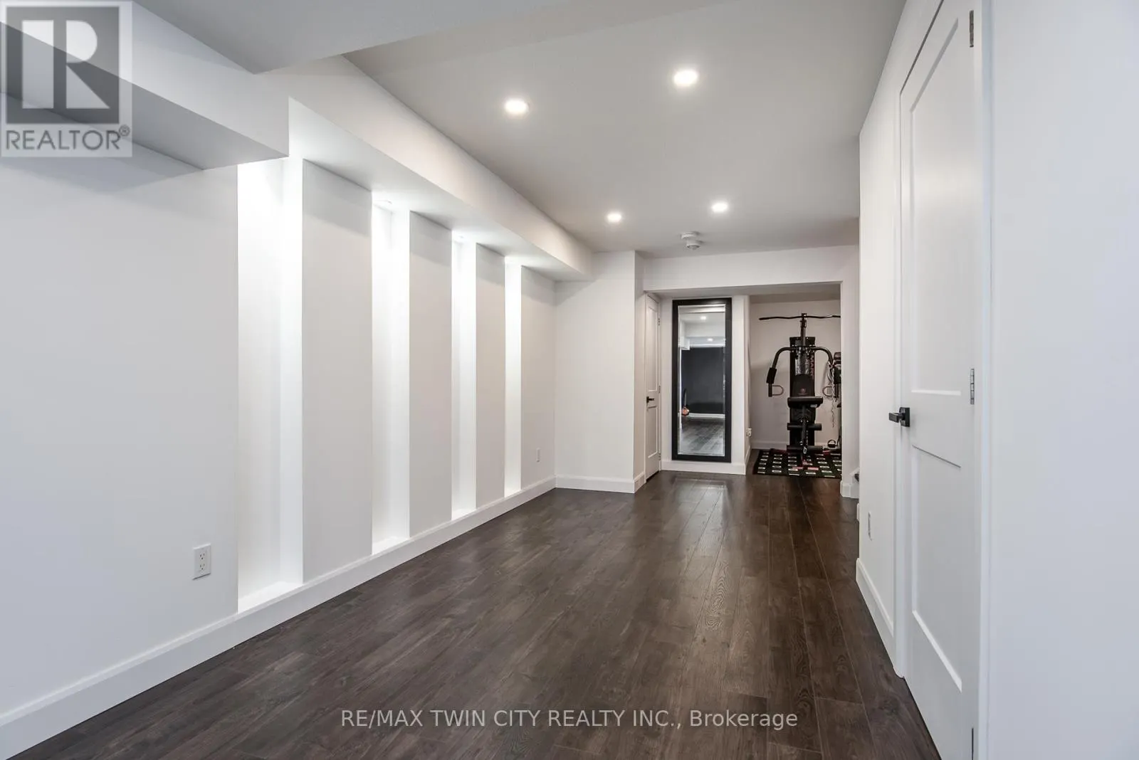 232 SHADY GLEN CRESCENT