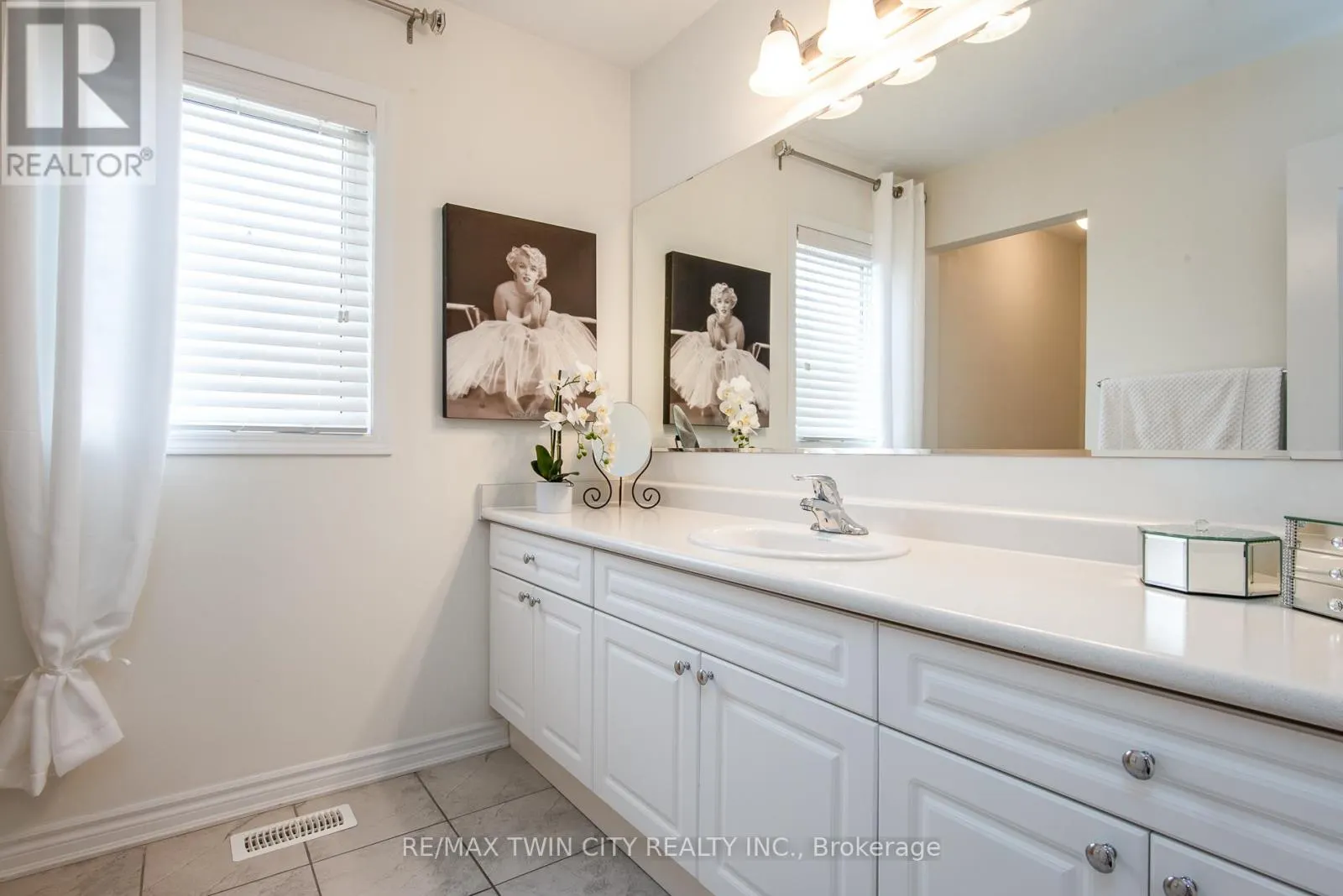 232 SHADY GLEN CRESCENT