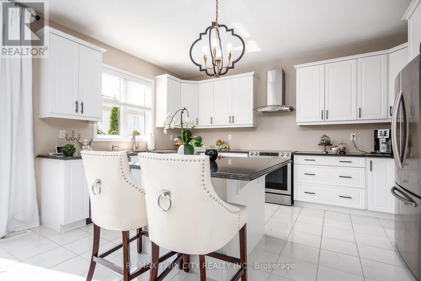 232 SHADY GLEN CRESCENT