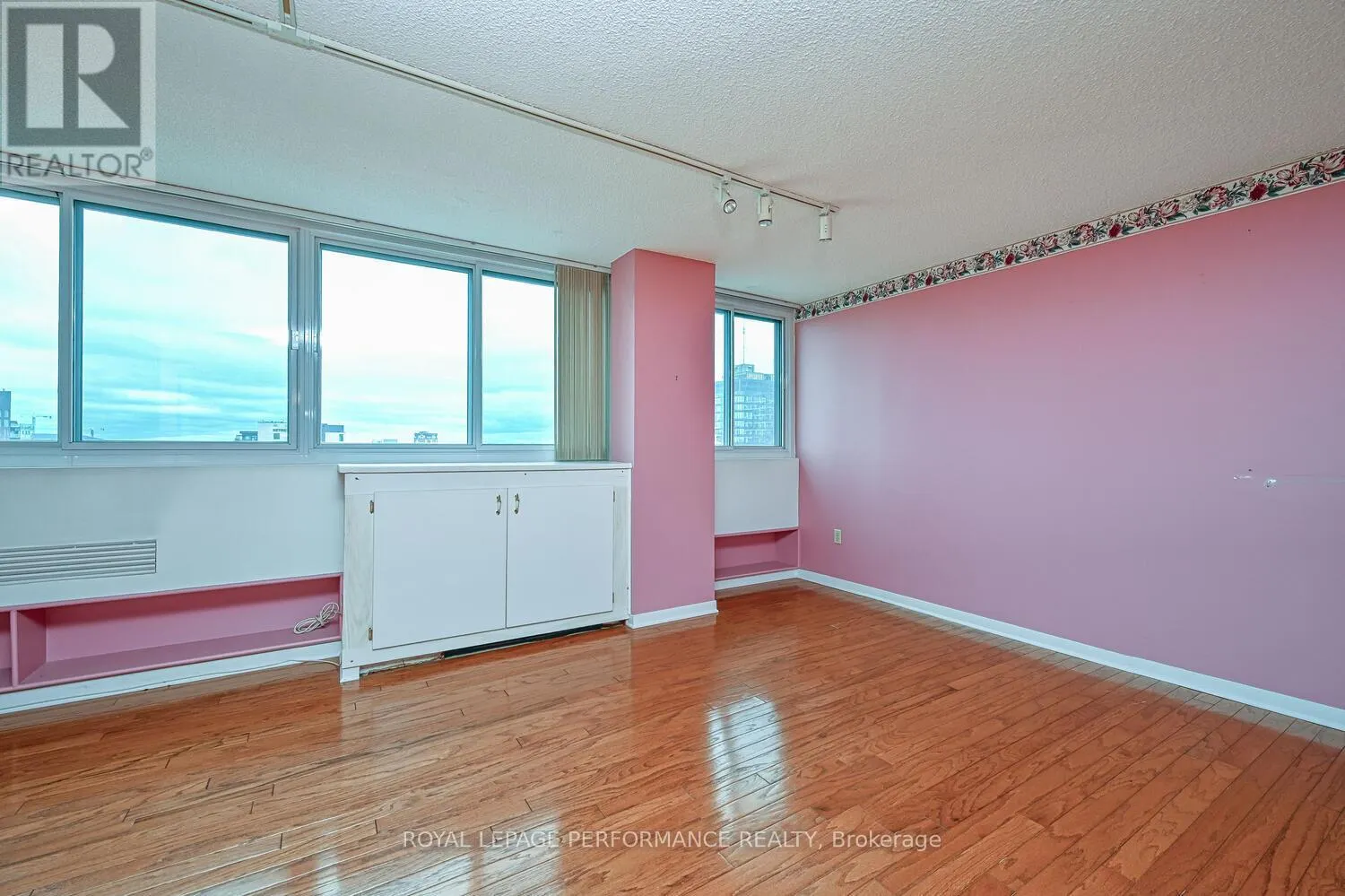2103 - 500 LAURIER AVENUE W