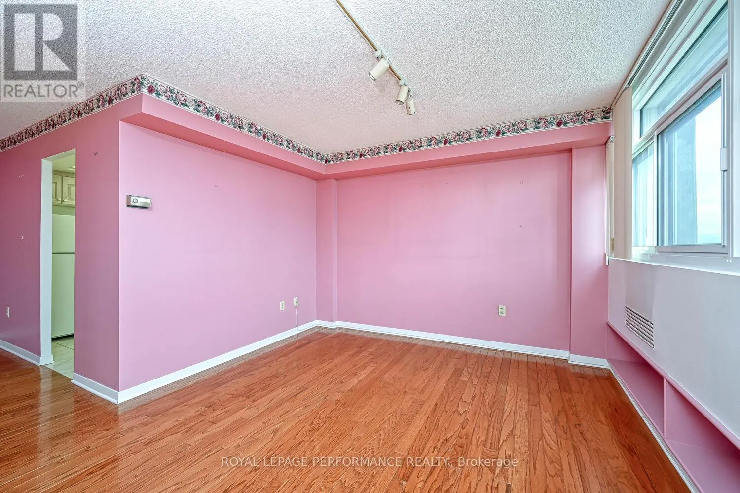 2103 - 500 LAURIER AVENUE W