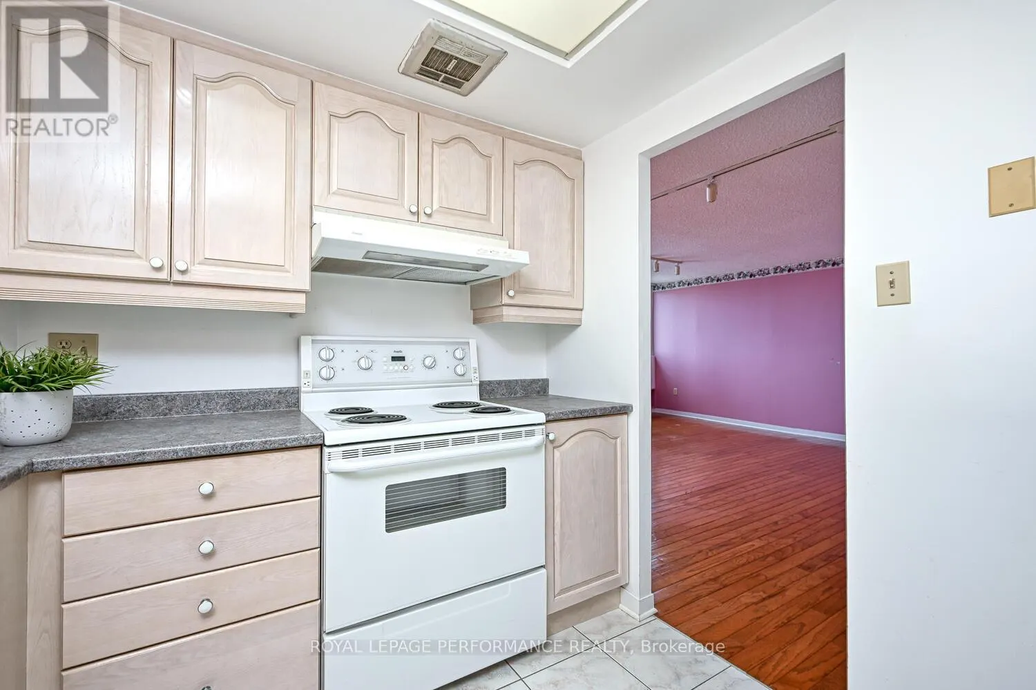 2103 - 500 LAURIER AVENUE W