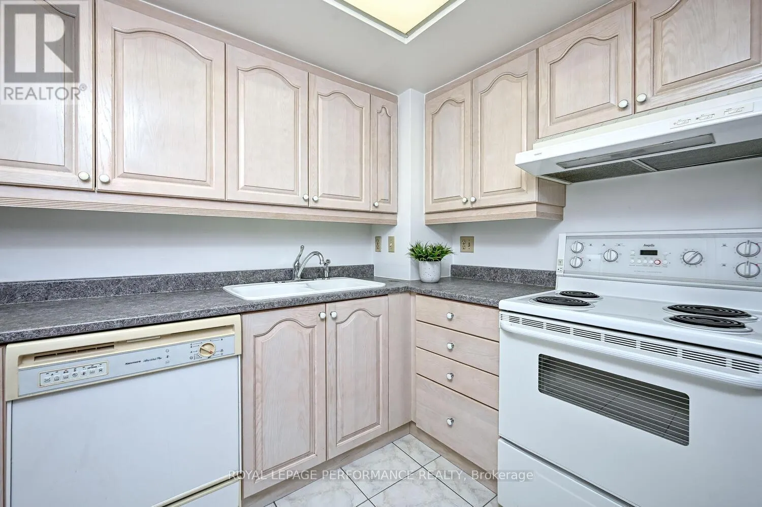 2103 - 500 LAURIER AVENUE W