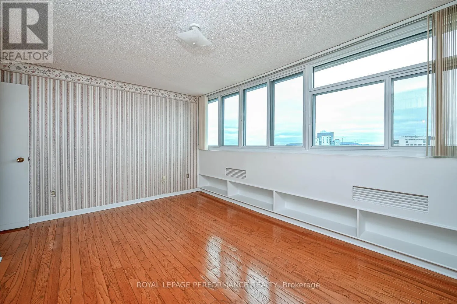 2103 - 500 LAURIER AVENUE W