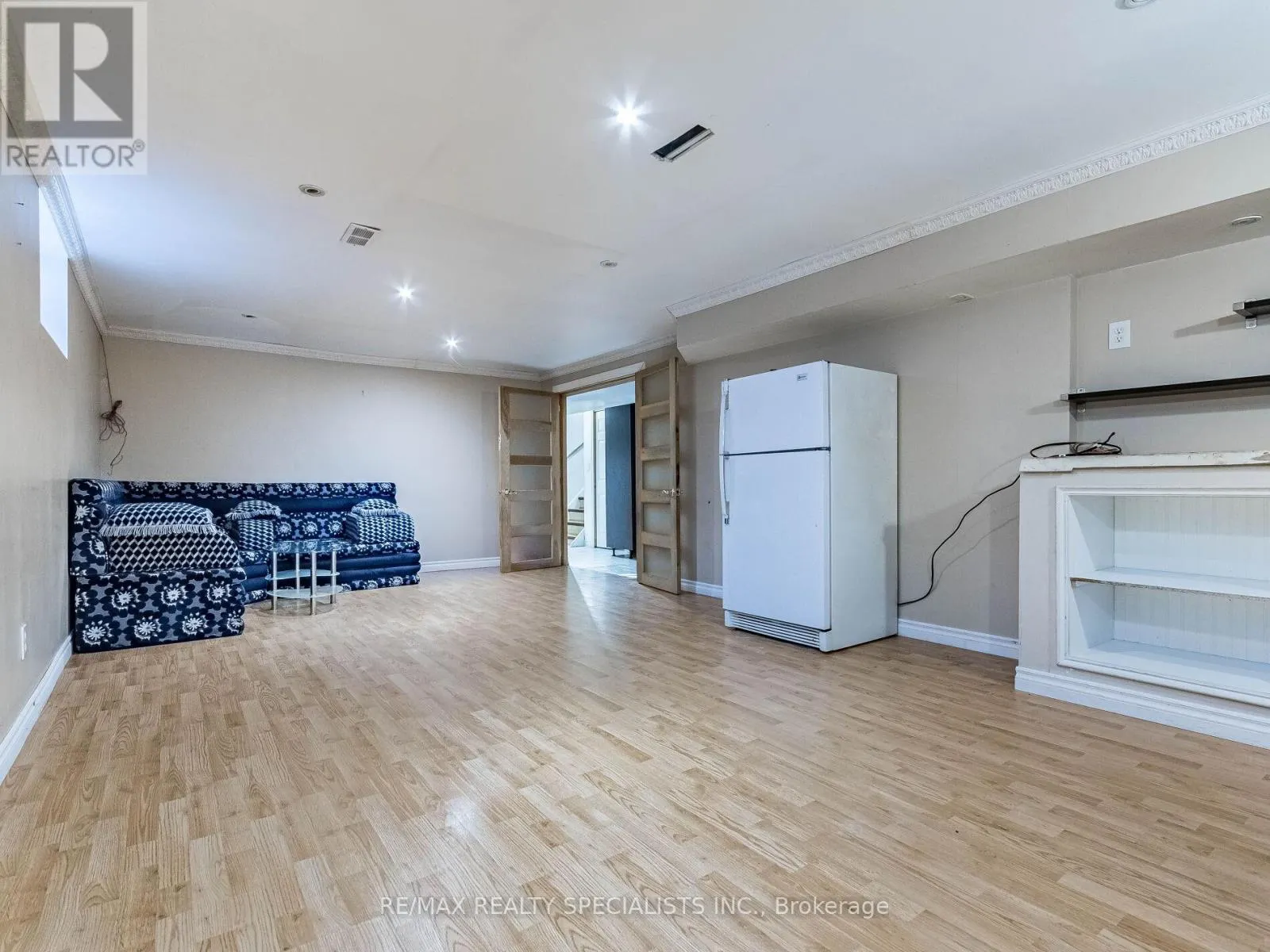 6 ENDFIELD AVENUE