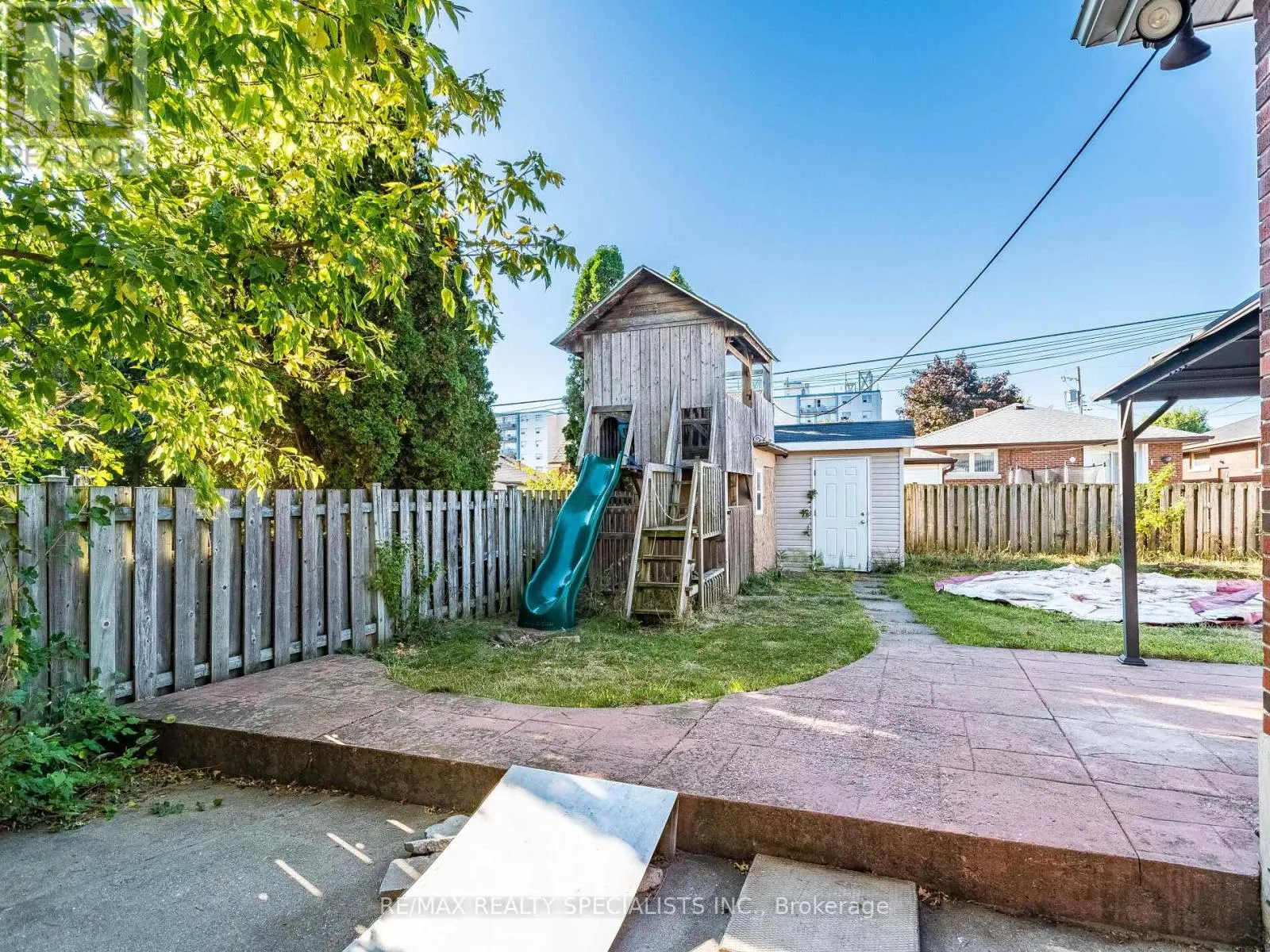 6 ENDFIELD AVENUE