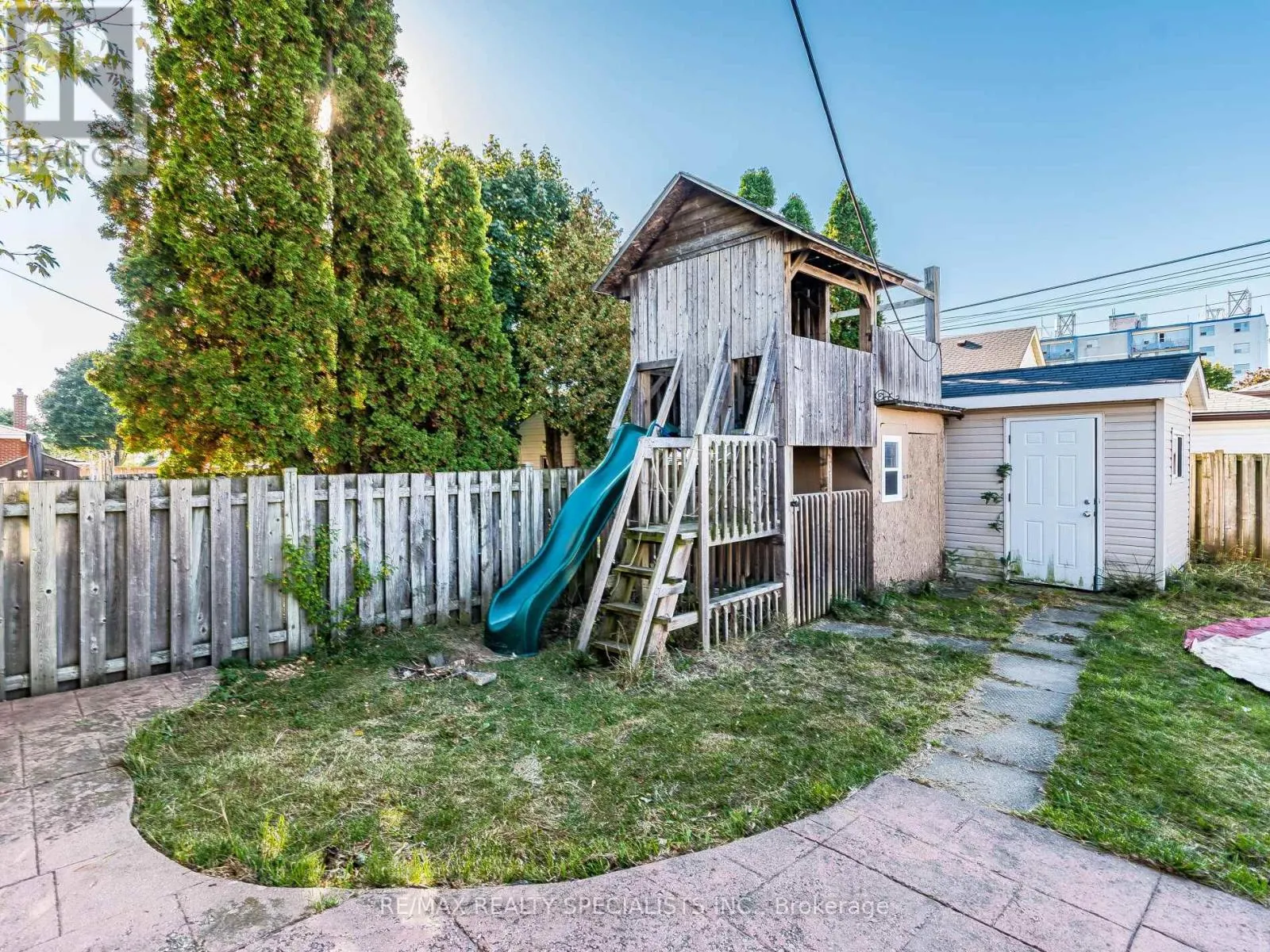 6 ENDFIELD AVENUE