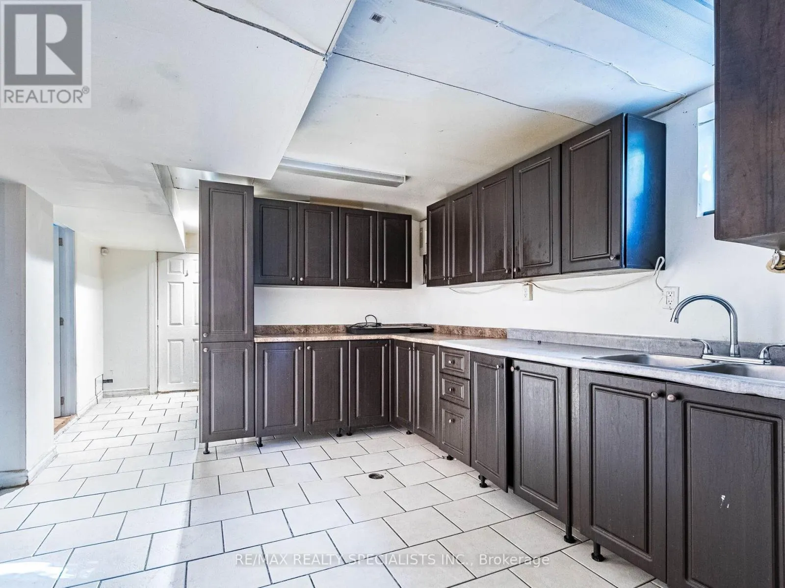 6 ENDFIELD AVENUE