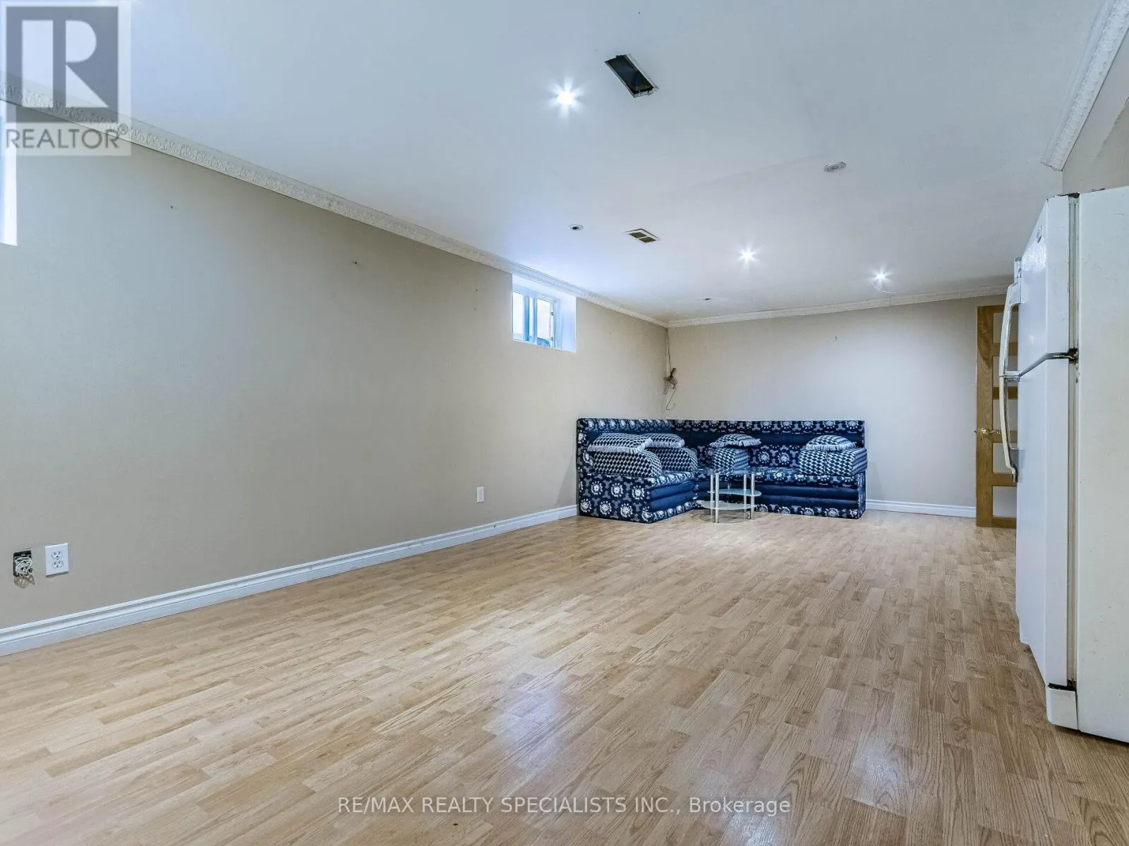 6 ENDFIELD AVENUE