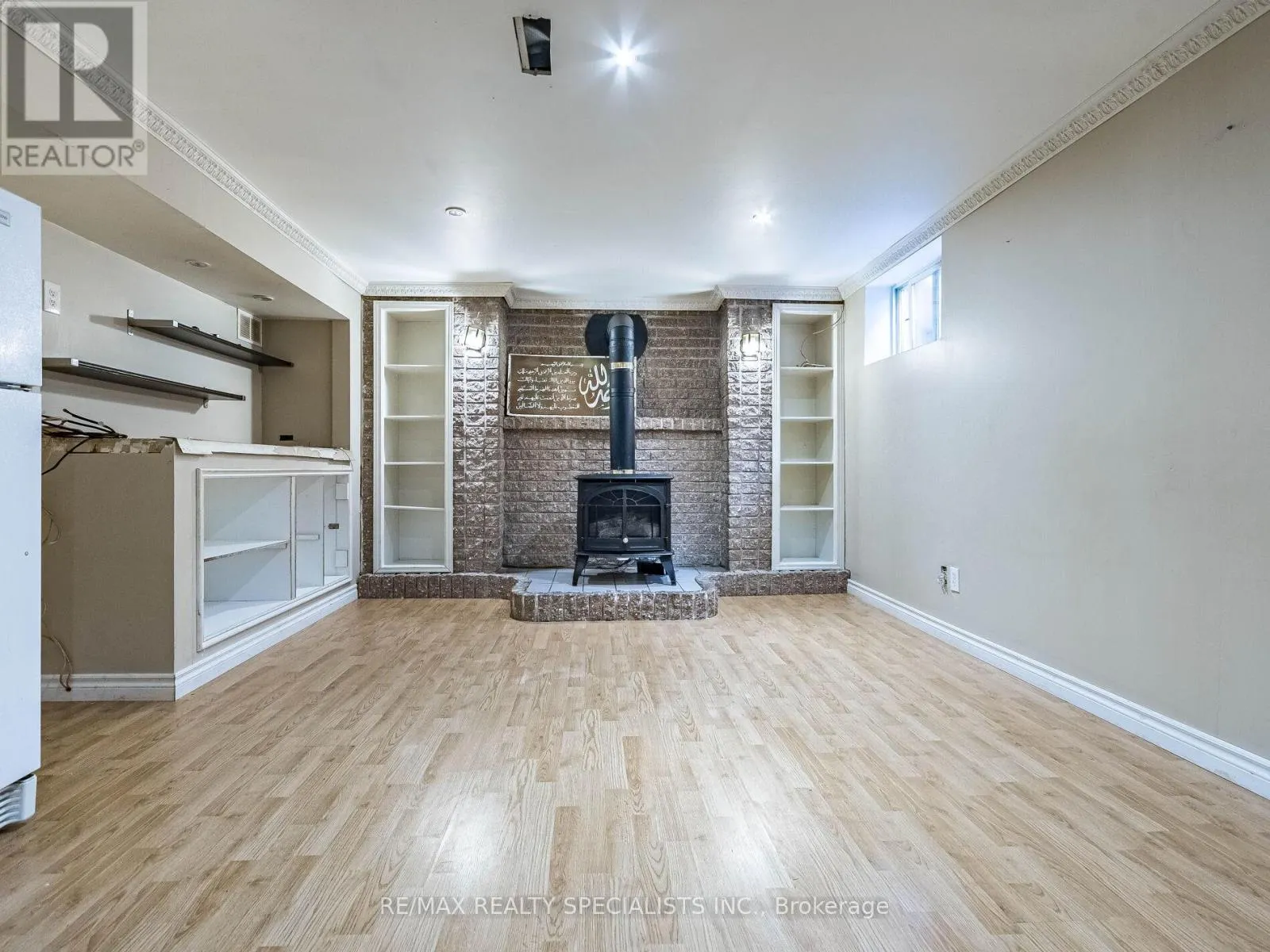 6 ENDFIELD AVENUE