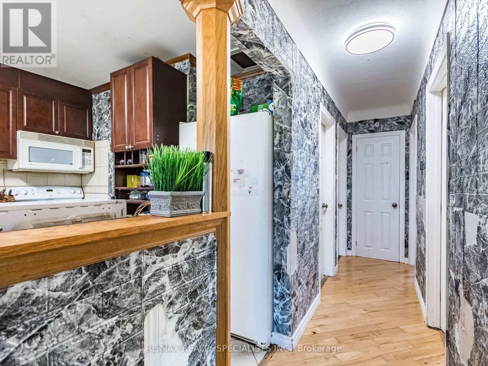 6 ENDFIELD AVENUE
