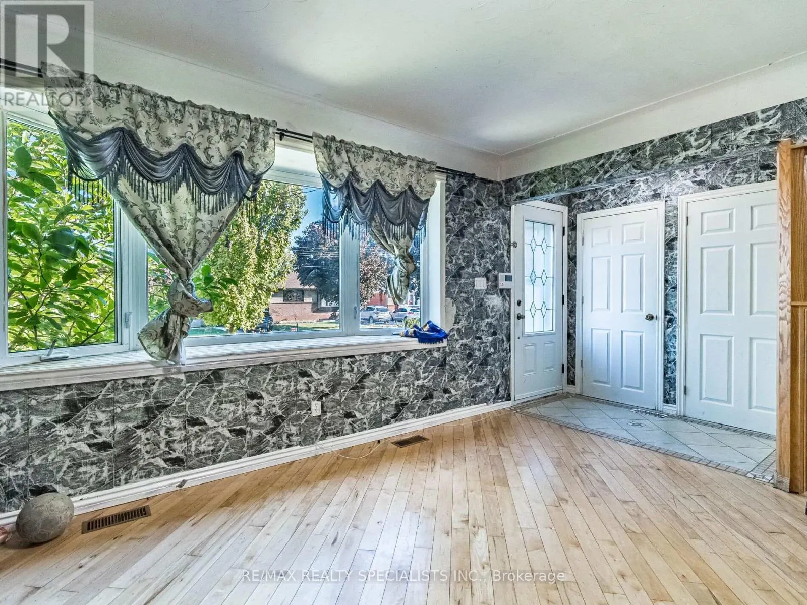 6 ENDFIELD AVENUE