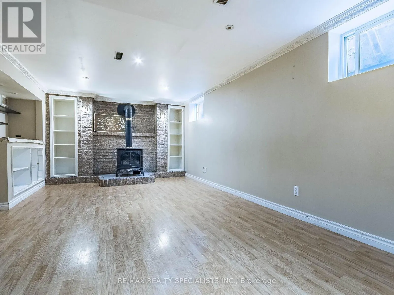 6 ENDFIELD AVENUE
