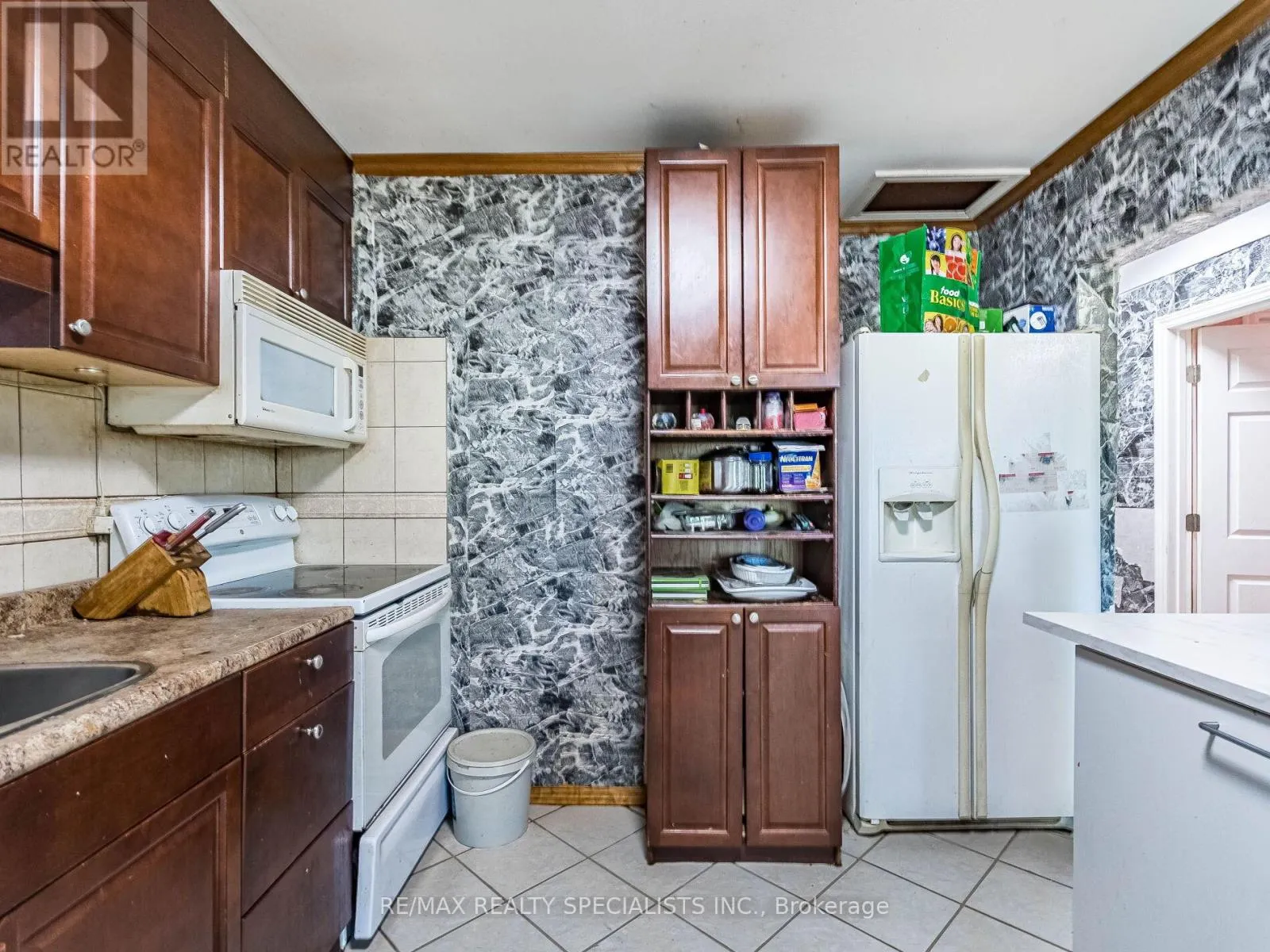 6 ENDFIELD AVENUE