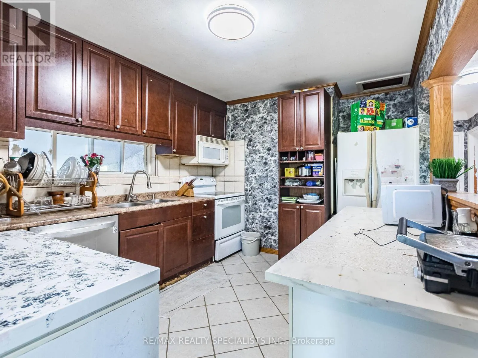 6 ENDFIELD AVENUE
