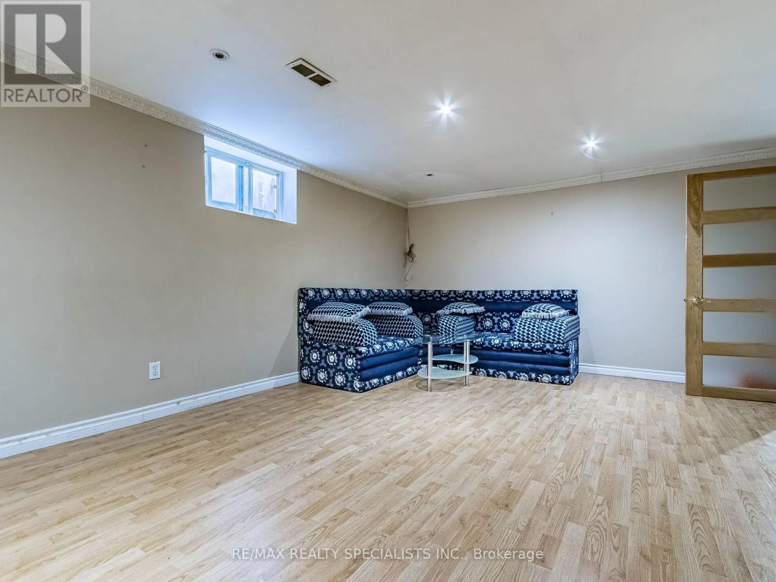6 ENDFIELD AVENUE