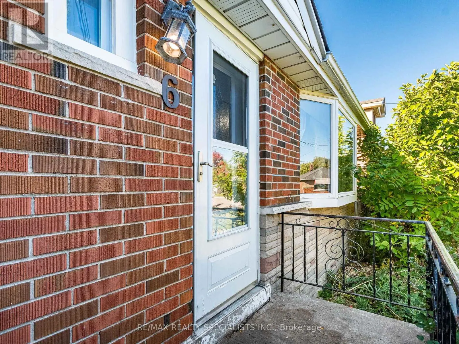 6 ENDFIELD AVENUE