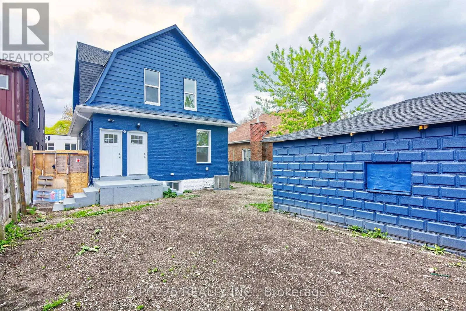 272 VIDAL STREET S