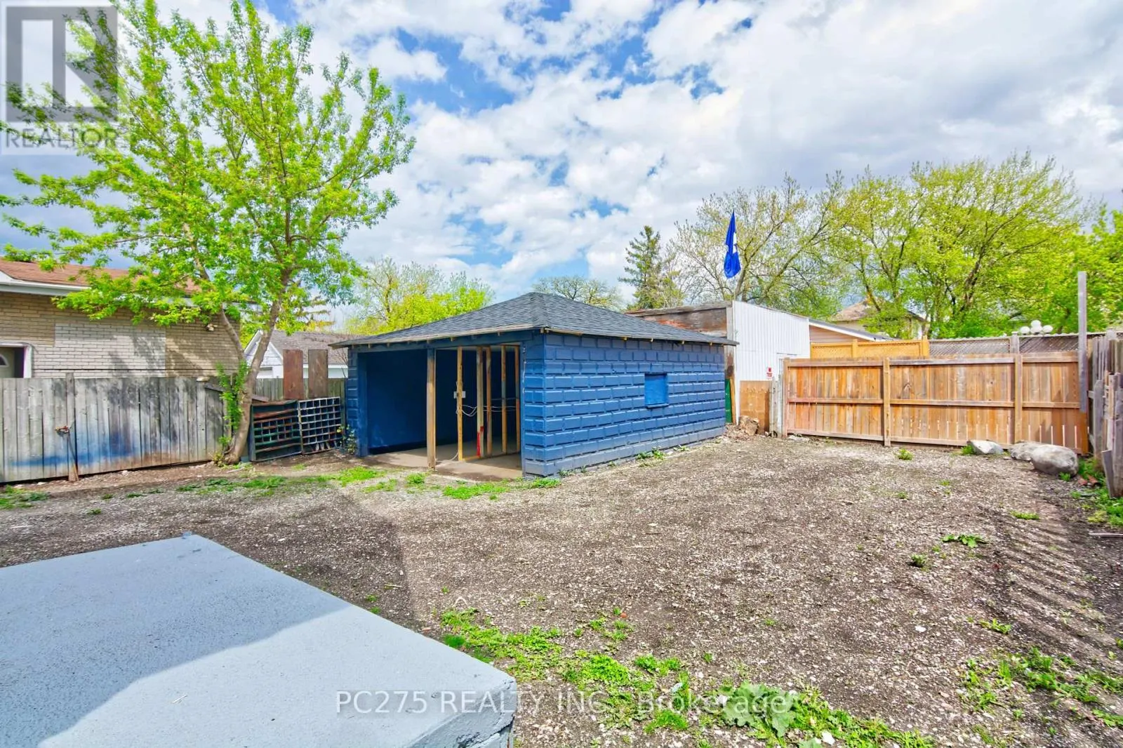 272 VIDAL STREET S