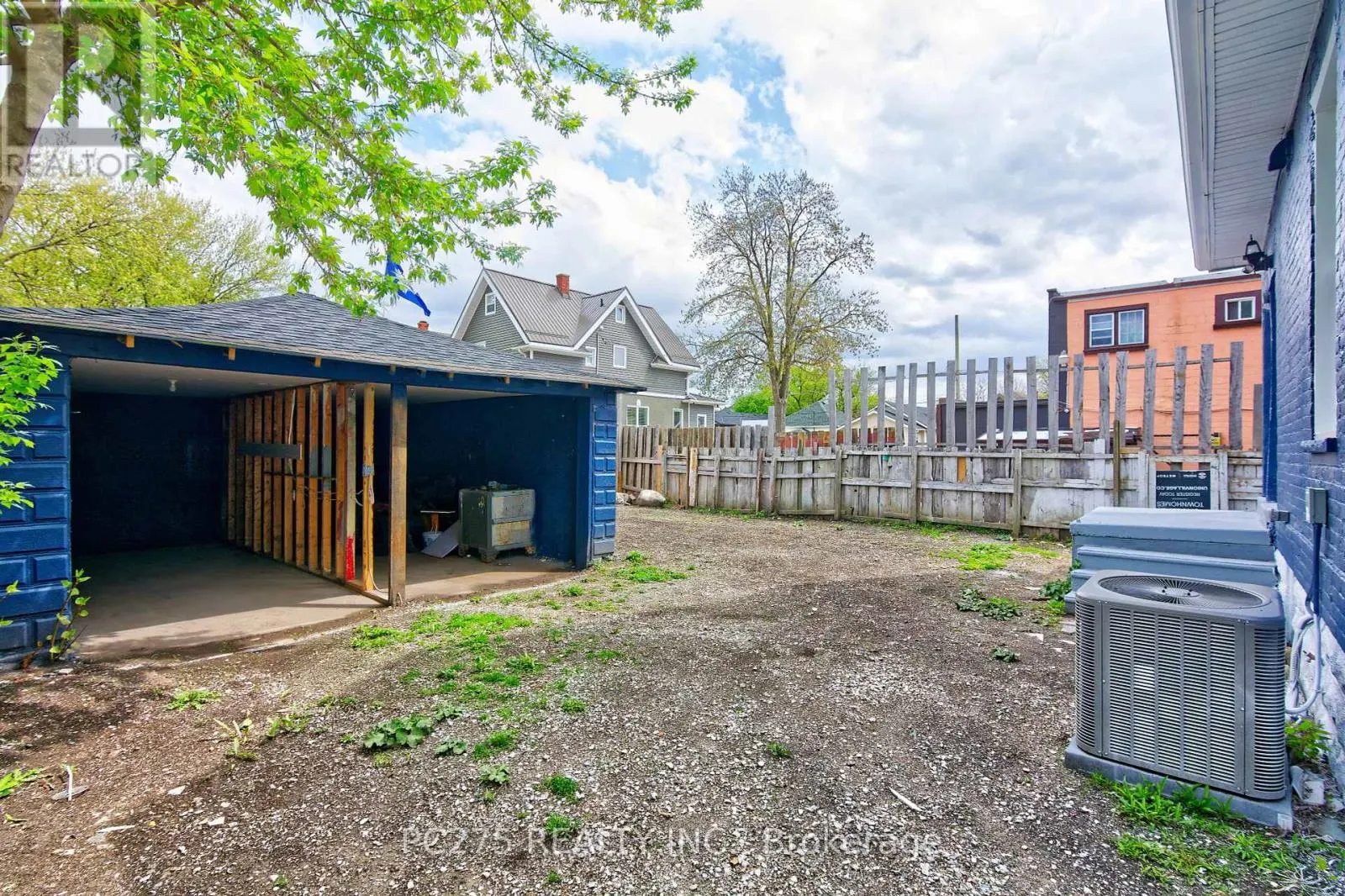 272 VIDAL STREET S