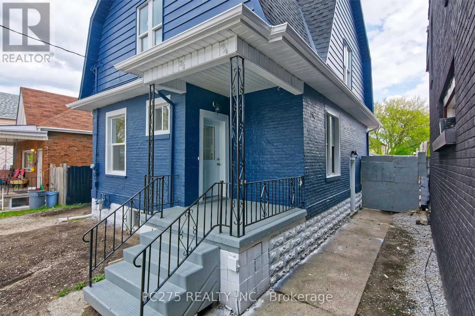 272 VIDAL STREET S